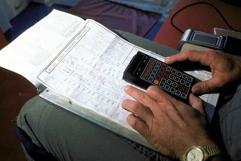 RECORD DATE NOT STATED SMSGT Ted Whorley calculates a weight load plan for... Fotos de archivo