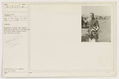 RECORD DATE NOT STATED  Soldier performing a parachute jump from an altitu... 写真素材