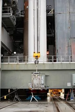 RECORD DATE NOT STATED  SPACE X MMRTG Offload and Lift for Insertion Copyr... Stock Photos