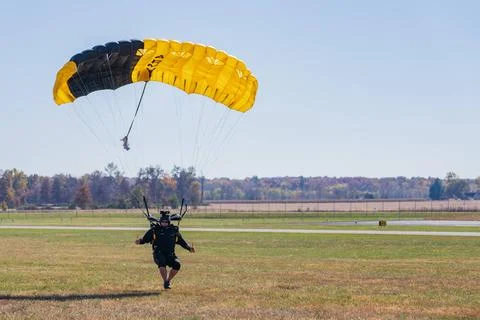 RECORD DATE NOT STATED Staff Sgt. Luke Olk of the U.S. Army Parachute Team... Stock Photos