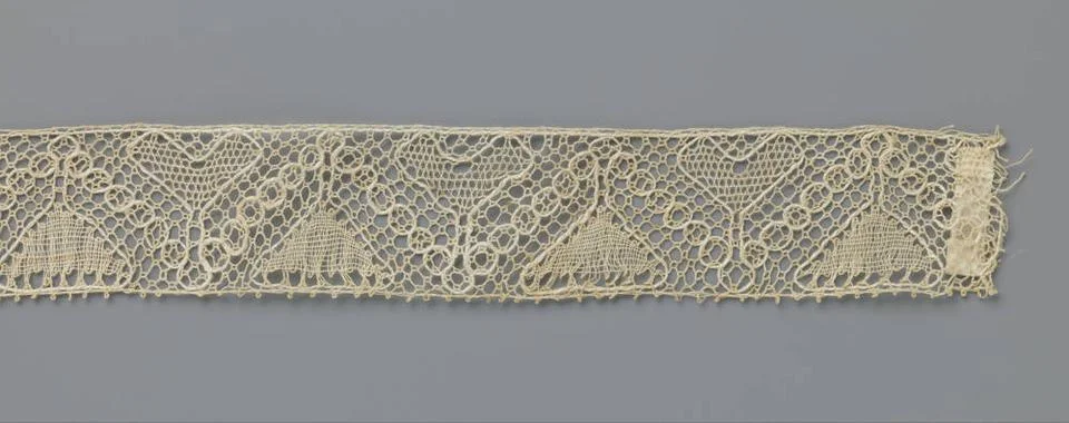 RECORD DATE NOT STATED  Strip bobbin with heart-shaped and triangular flou... 库存照片