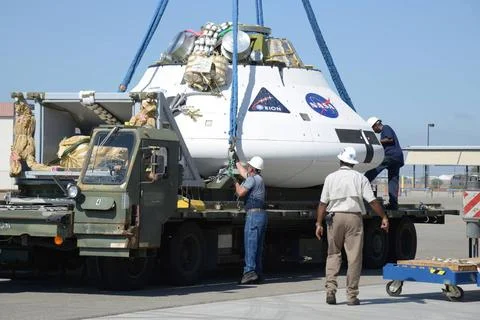 RECORD DATE NOT STATED  Teams peform Orion Parachute Test Vehicle (PTV) lo... Stock Photos