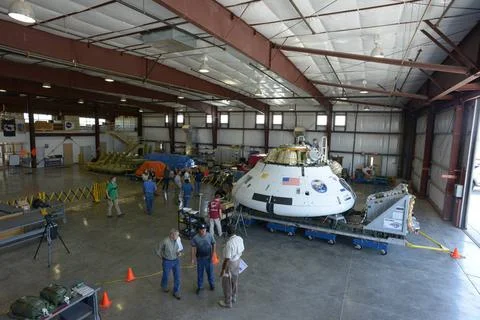 RECORD DATE NOT STATED  Teams peform Orion Parachute Test Vehicle (PTV) lo... Stock Photos