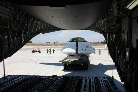 RECORD DATE NOT STATED  Teams peform Orion Parachute Test Vehicle (PTV) lo... Stock Photos