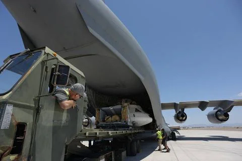 RECORD DATE NOT STATED  Teams peform Orion Parachute Test Vehicle (PTV) lo... Stock Photos