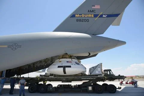 RECORD DATE NOT STATED  Teams peform Orion Parachute Test Vehicle (PTV) lo... Stock-Fotos