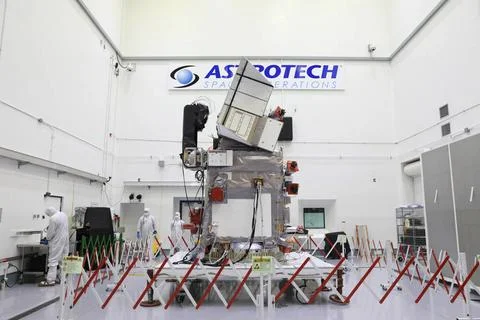 RECORD DATE NOT STATED  Technicians work to process the NASAs Plankton, A.. 写真素材