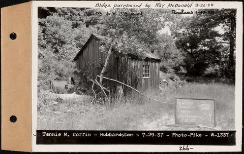 RECORD DATE NOT STATED Tennie M. Coffin, shed, Hubbardston, Mass., Jul. 29... Stock Photos