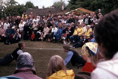 RECORD DATE NOT STATED Two men pull border (tug of war), unknown place. Co... Stock-Fotos
