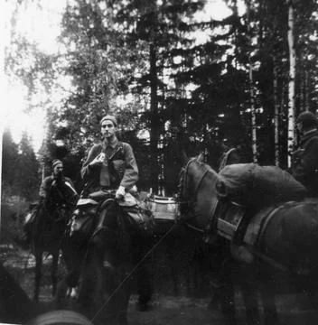 RECORD DATE NOT STATED Two conscripts in the forest with horses. Norrland ... Fotos de archivo
