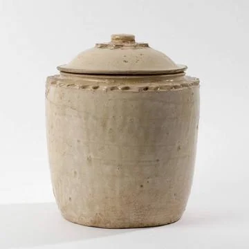 RECORD DATE NOT STATED  Urn and cover. Cramics. Song. Vietnam. Paris, Muse... Stock-Fotos