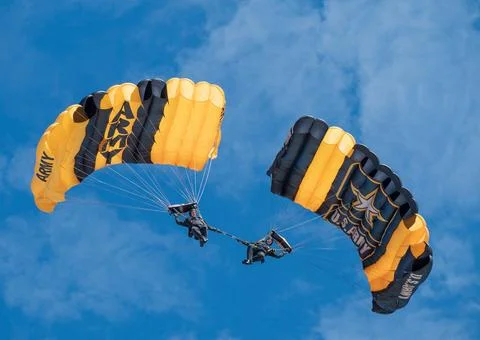 RECORD DATE NOT STATED The U.S. Army Parachute Team conducts a demonstrati... Foto stock