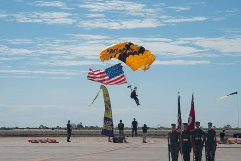 RECORD DATE NOT STATED The U.S. Army Parachute Team conducts a demonstrati... Foto stock