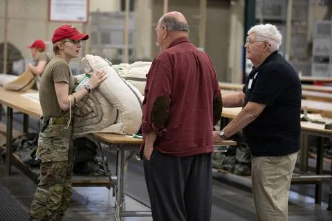 RECORD DATE NOT STATED A U.S. Army parachute rigger with the 82nd Airborne... Foto stock