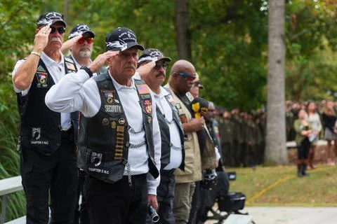 RECORD DATE NOT STATED U.S. Marine Corps veterans render a salute during t... Stock Photos