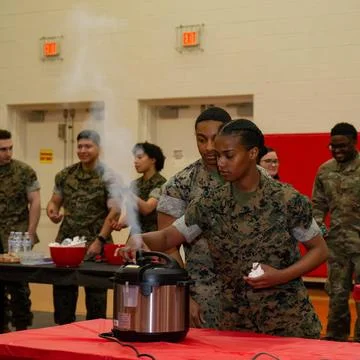 RECORD DATE NOT STATED U.S. Marines prepare meals during a cooking, shoppi... Stock Photos