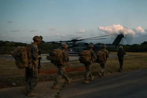 RECORD DATE NOT STATED U.S. Marines with 2d Battalion, 7th Marines, load a... Fotos de archivo