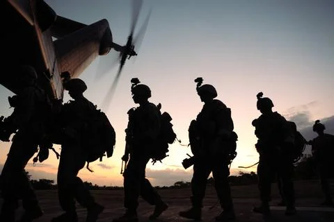 RECORD DATE NOT STATED U.S. Marines with 2d Battalion, 7th Marines, load a... Fotos de archivo