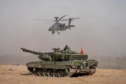 RECORD DATE NOT STATED A U.S. Army AH-64D Apache Longbow helicopter assign... Foto stock