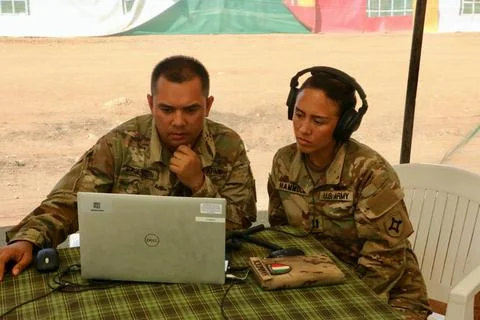 RECORD DATE NOT STATED U.S. Army Sgt. Marc Morgenstern and Capt. Abigail H... Foto stock