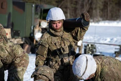 RECORD DATE NOT STATED A U.S. Army paratrooper assigned to Bravo Battery, ... Foto stock