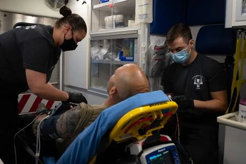 RECORD DATE NOT STATED U.S. Air Force Staff Sgt. Erica Crowder, left, a 1s... Foto stock