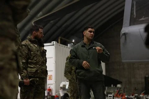 RECORD DATE NOT STATED U.S. Marine Corps Capt. Zachary Duncavage speaks wi... Foto stock