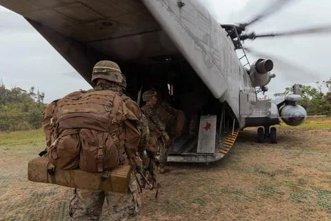 RECORD DATE NOT STATED U.S. Marines with 2d Battalion, 7th Marines, load a... Fotos de archivo