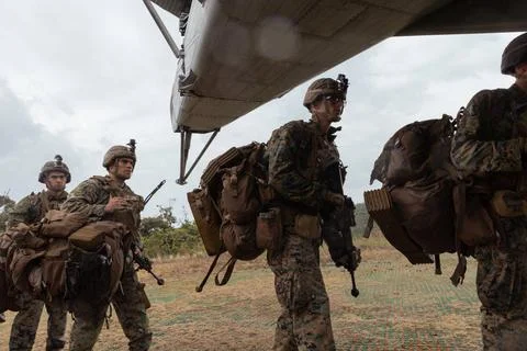 RECORD DATE NOT STATED U.S. Marines with 2d Battalion, 7th Marines, load a... Fotos de archivo