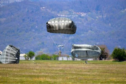 RECORD DATE NOT STATED U.S. Army paratrooper assigned to the 54th Brigade ... Foto stock