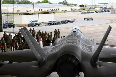 RECORD DATE NOT STATED U.S. Air Force Airmen gather near a F-35A Lightning... Stock Photos