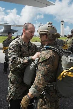 RECORD DATE NOT STATED U.S. Marine Corps Master Sgt. Matthew Luckey, a jum... Foto stock