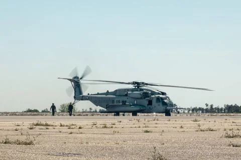 RECORD DATE NOT STATED U.S. Marines with 2d Marine Aircraft Wing exit an C... Foto stock