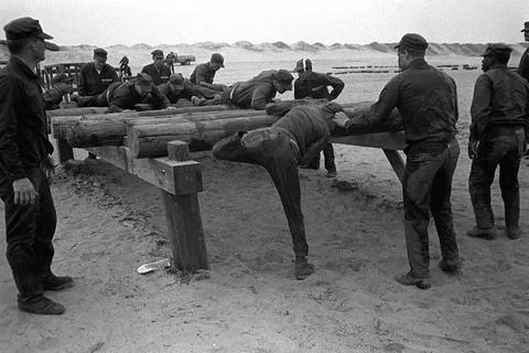 RECORD DATE NOT STATED A U.S. Navy Basic Underwater Demolition/Sea-Air-Lan... Stock Photos