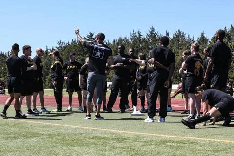 RECORD DATE NOT STATED  U.S. Army Soldiers, preparing for the track events... Foto stock
