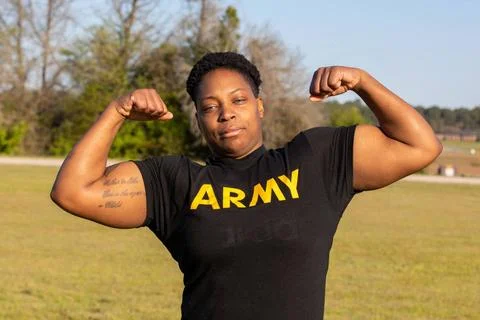 RECORD DATE NOT STATED  U.S. Army Sgt. Tia Thompson, practicing track and ... Foto stock