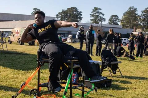 RECORD DATE NOT STATED  U.S. Army Sgt. Tia Thompson, practicing track and ... Foto stock