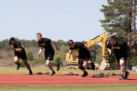 RECORD DATE NOT STATED  U.S. Army Soldiers race at track and feild events ... Foto stock