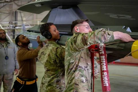 RECORD DATE NOT STATED  A U.S. Air Force weapons load crew assigned to the... Stock Photos