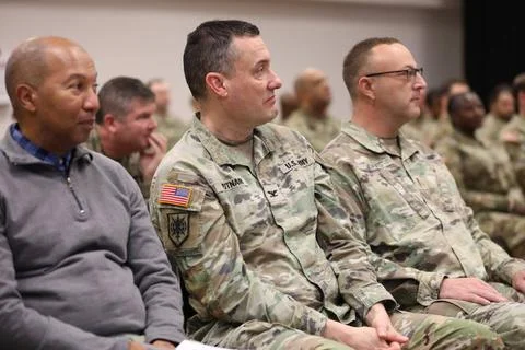 RECORD DATE NOT STATED  U.S. Army Reserve Col. William Putnam, center, MIR... Foto stock