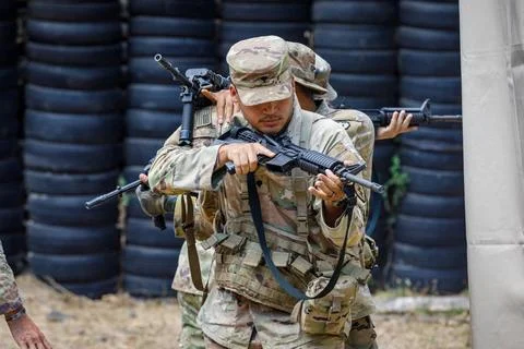 RECORD DATE NOT STATED  U.S. Army Soldiers stack up and prepare to breach ... Foto stock