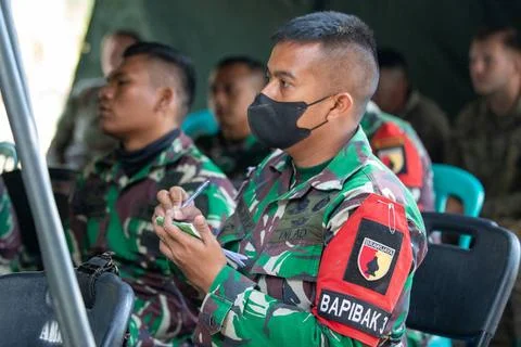 RECORD DATE NOT STATED  U.S. Army soldiers and Indonesian National Armed F... Foto stock