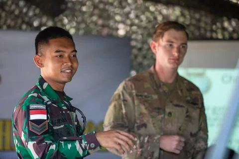 RECORD DATE NOT STATED  U.S. Army soldiers and Indonesian National Armed F... 写真素材