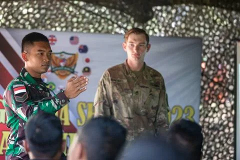 RECORD DATE NOT STATED  U.S. Army soldiers and Indonesian National Armed F... Foto stock