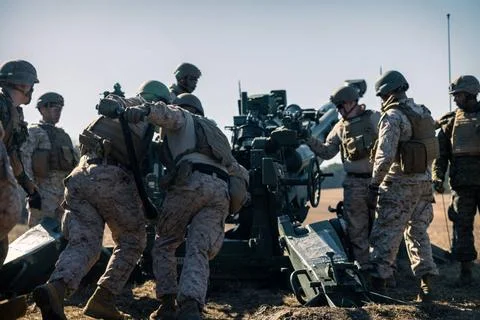 RECORD DATE NOT STATED  U.S. Marines with The Basic School demonstrate how... Stock Photos