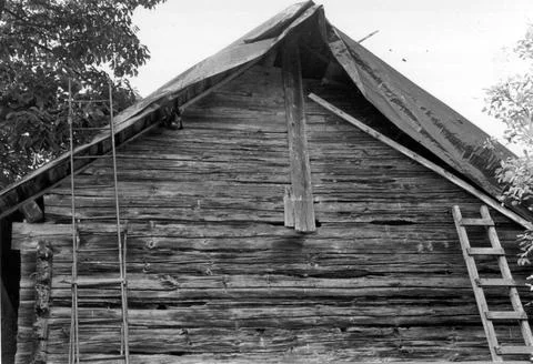 RECORD DATE NOT STATED Uthus Outbuilding in knot timing - shift work at Br... Stock Photos