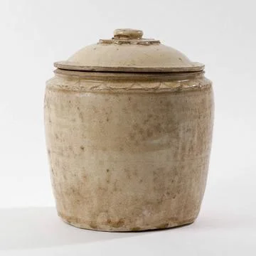 RECORD DATE NOT STATED  Vase and cover. Terracotta. Vietnam. Paris, Muse C... Stock-Fotos