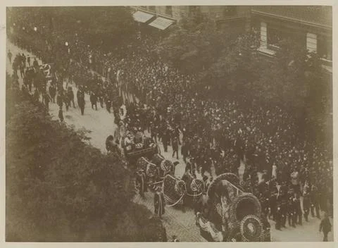 RECORD DATE NOT STATED  Victor Hugo funeral, tanks, crowns and children s ... Stock Photos