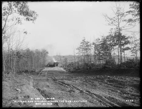 RECORD DATE NOT STATED Wachusett Reservoir, building new highway across th... Fotos de archivo