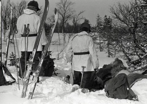RECORD DATE NOT STATED Winter exercise in mountain landscapes with conscri... 스톡 사진